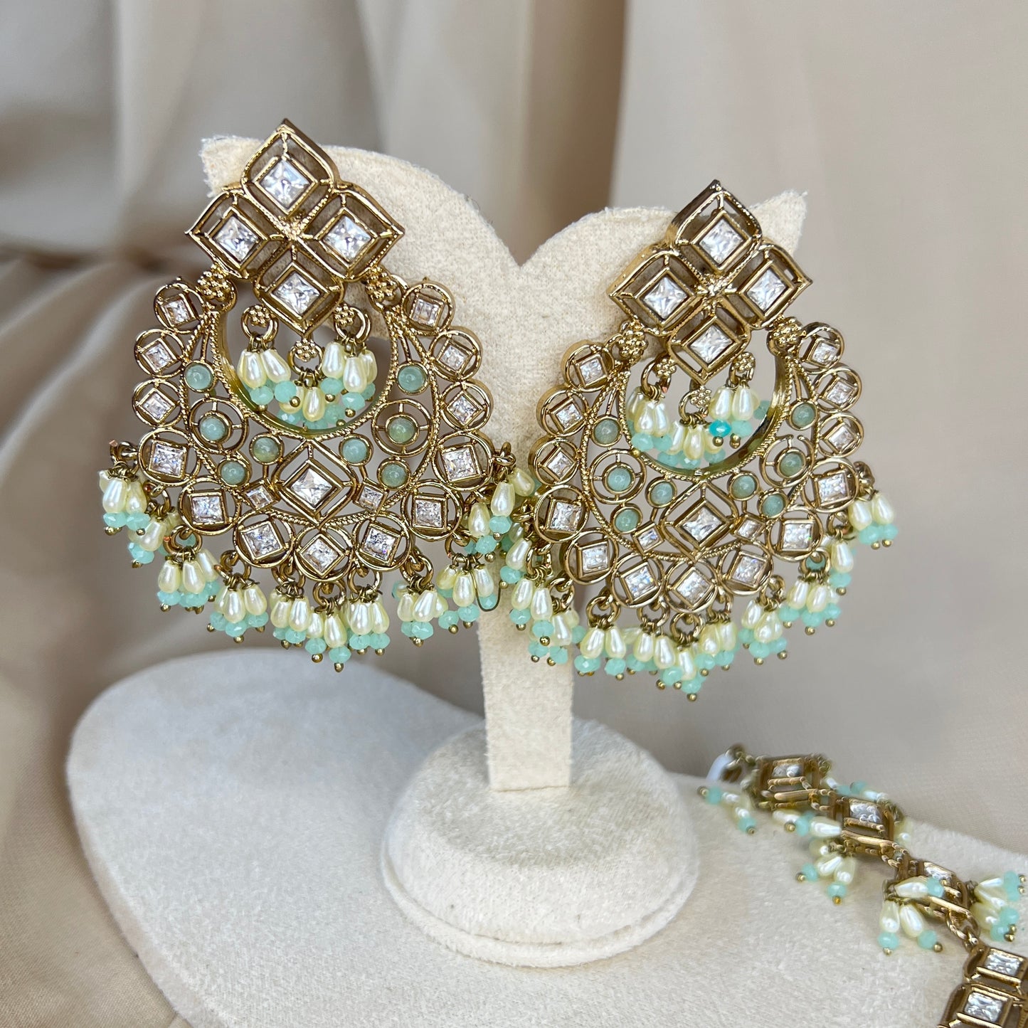 Kundan Oversized Earring and Tikka Set