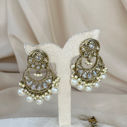 Dainty Pearl Earring & Tikka Set