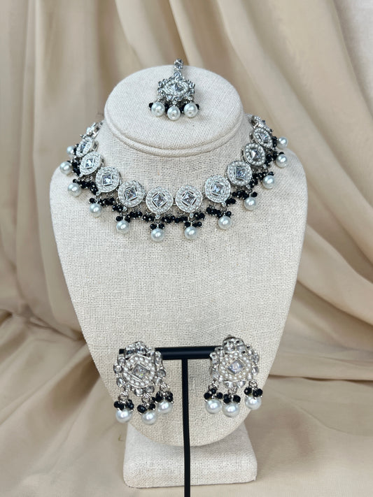 Small Daint Necklace Set