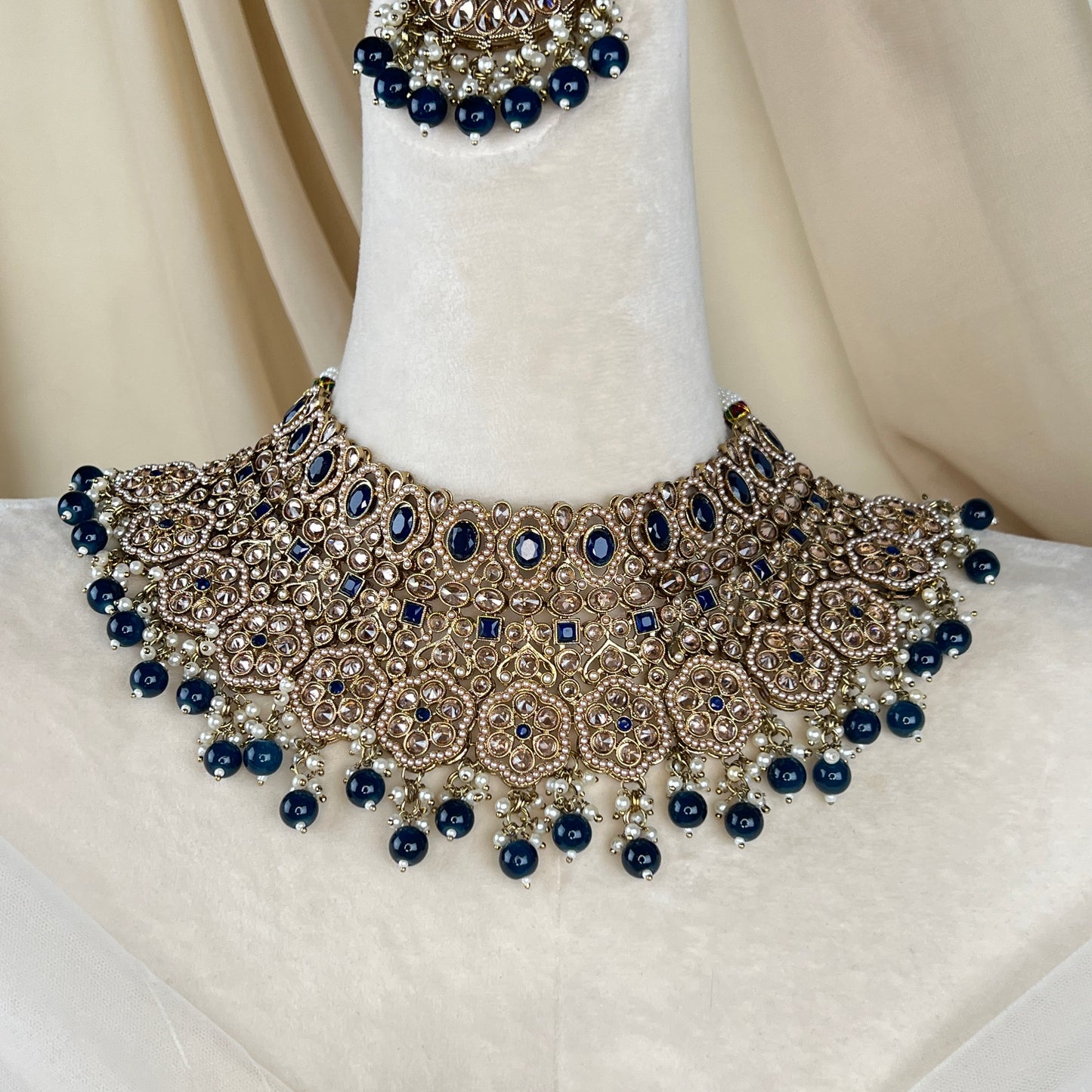 Bib Style Polki Semi Bridal Choker Set