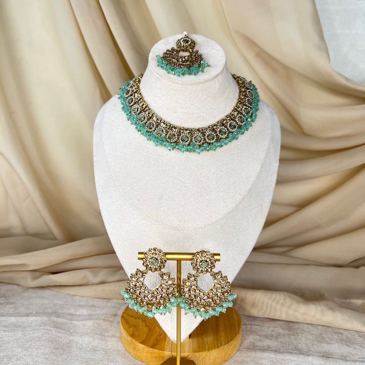 Necklace Set w/Earrings & Tikka