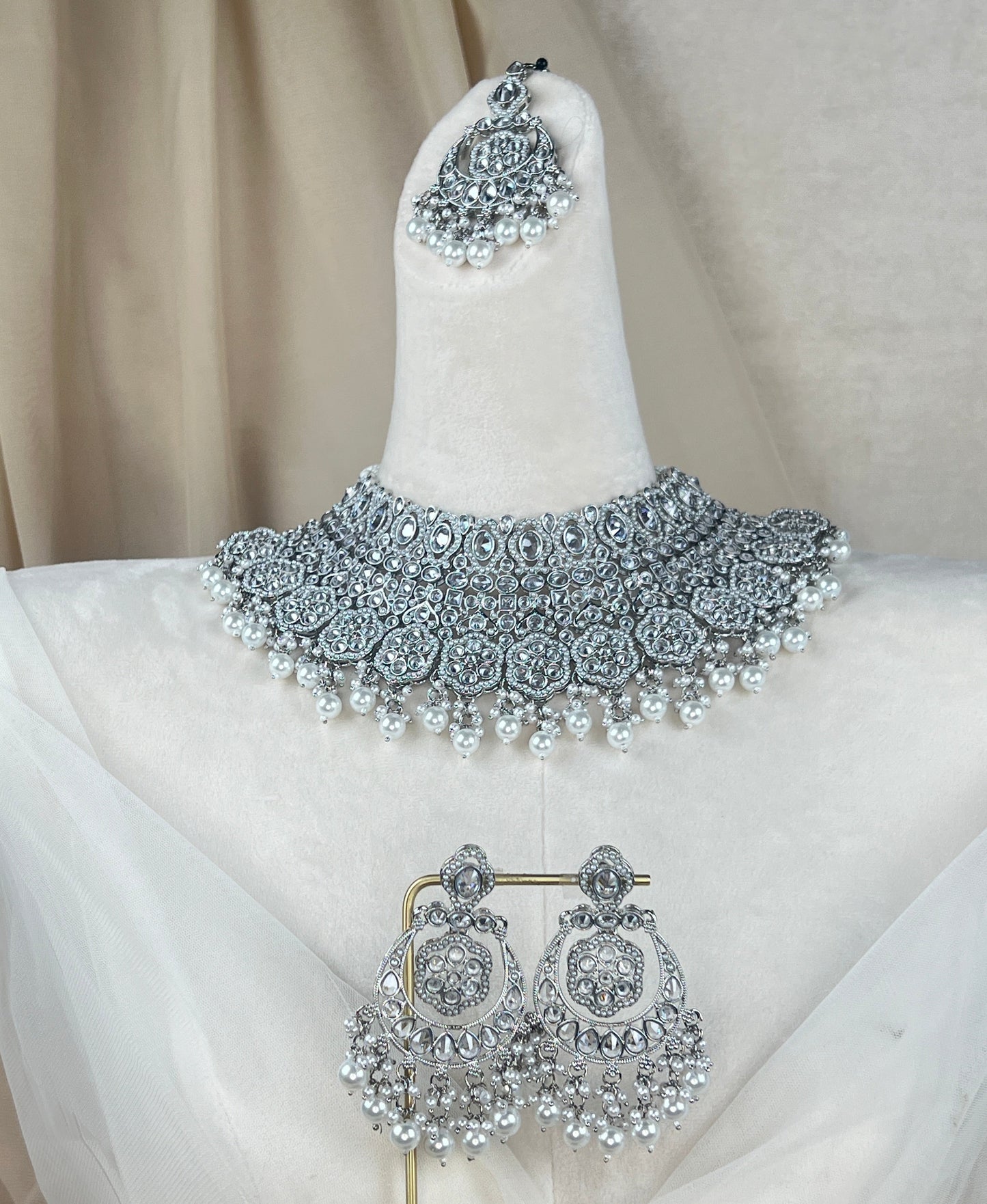 Bib Style Polki Semi Bridal Choker Set