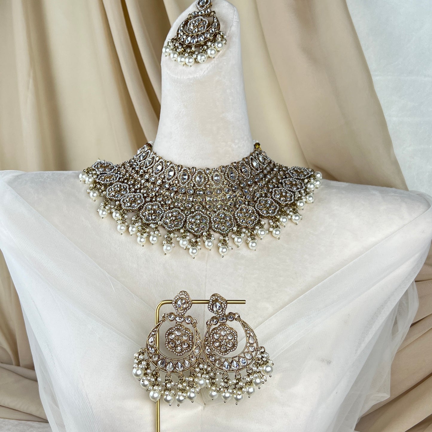 Bib Style Polki Semi Bridal Choker Set
