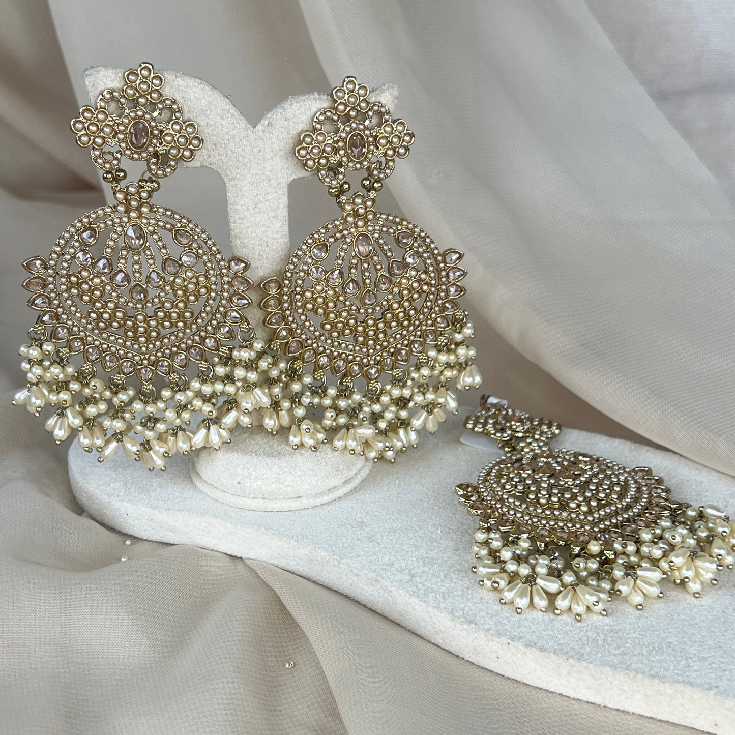 Nauratan Oversized Earring & Tikka Set