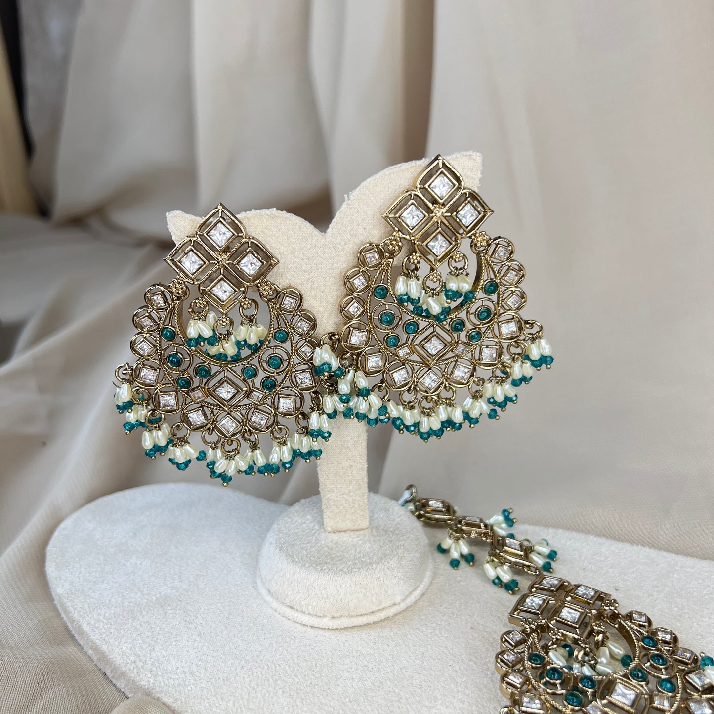 Kundan Oversized Earring and Tikka Set