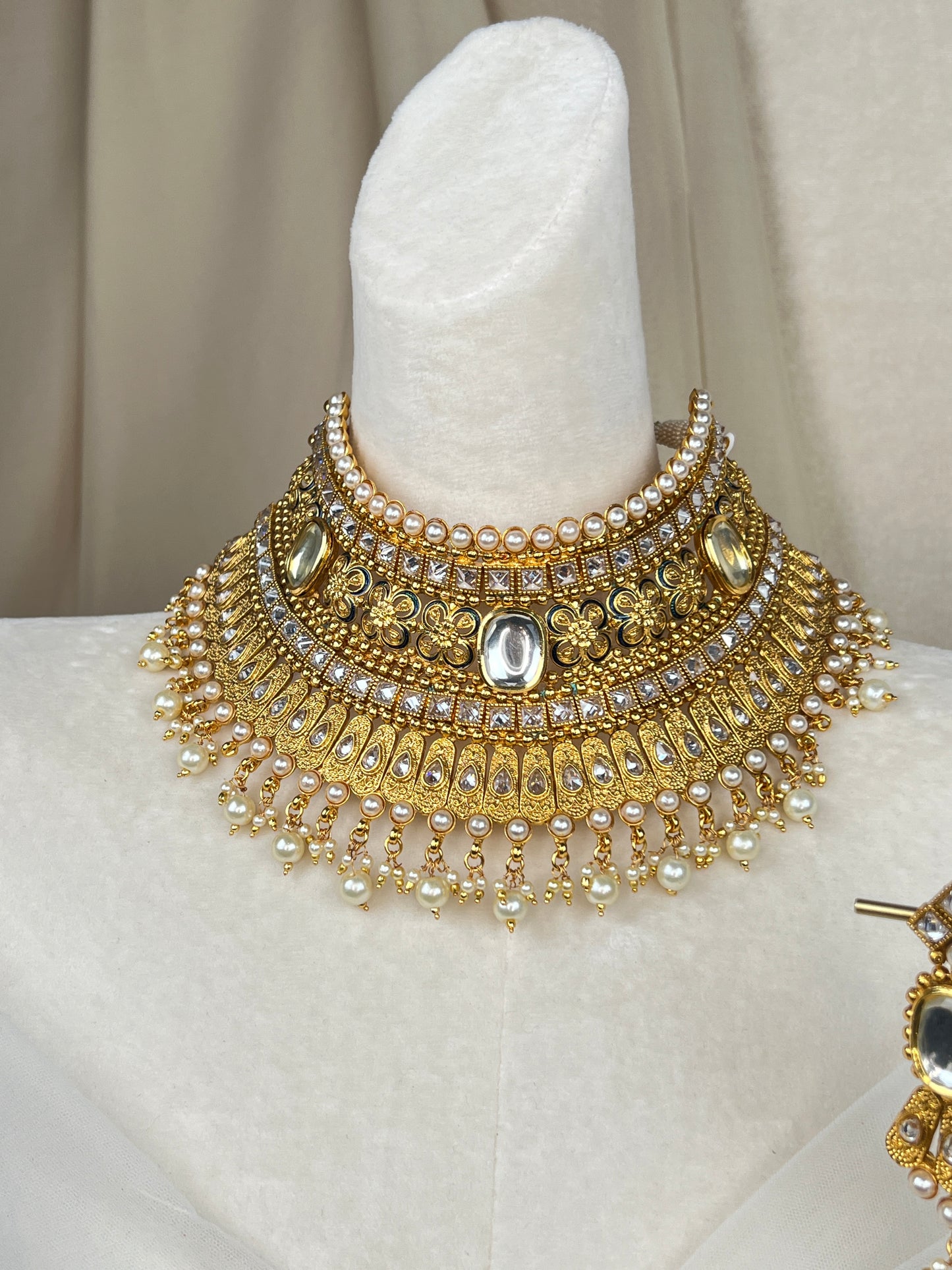 Semi Bridal Choker Set