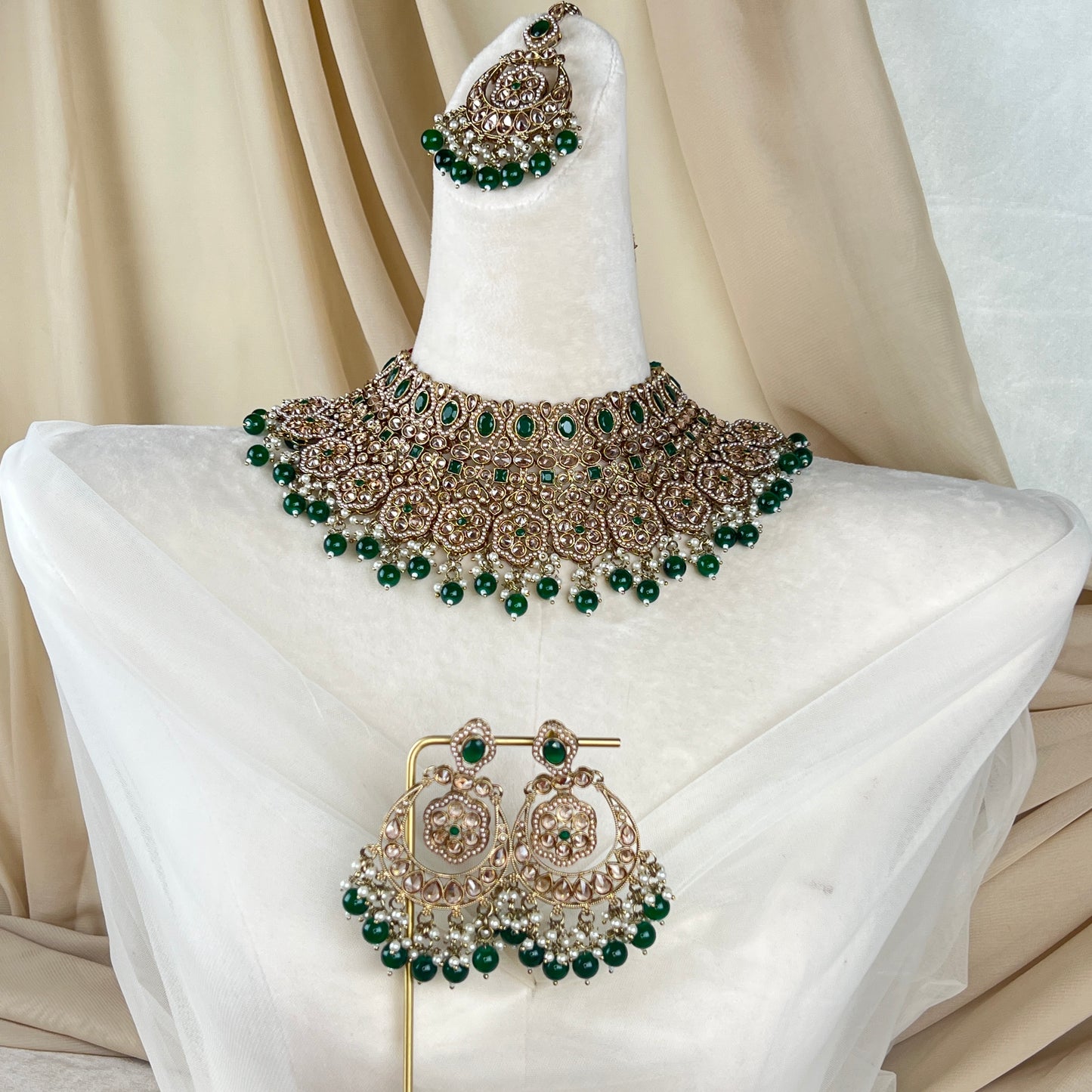 Bib Style Polki Semi Bridal Choker Set