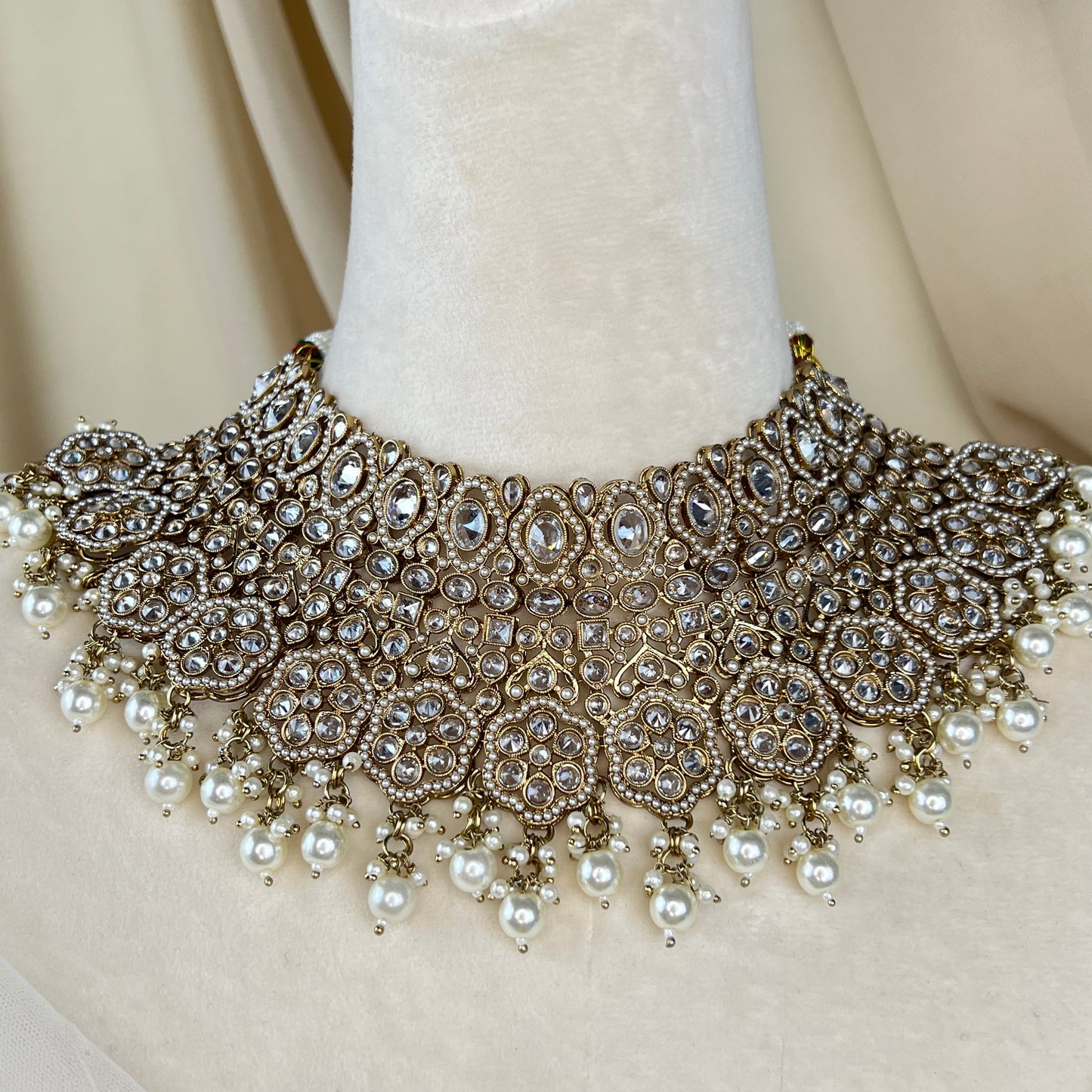 Bib Style Polki Semi Bridal Choker Set