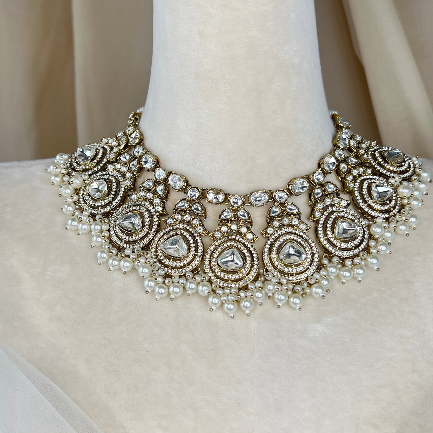 Victorian White Gold Kundan Semi Bridal Set