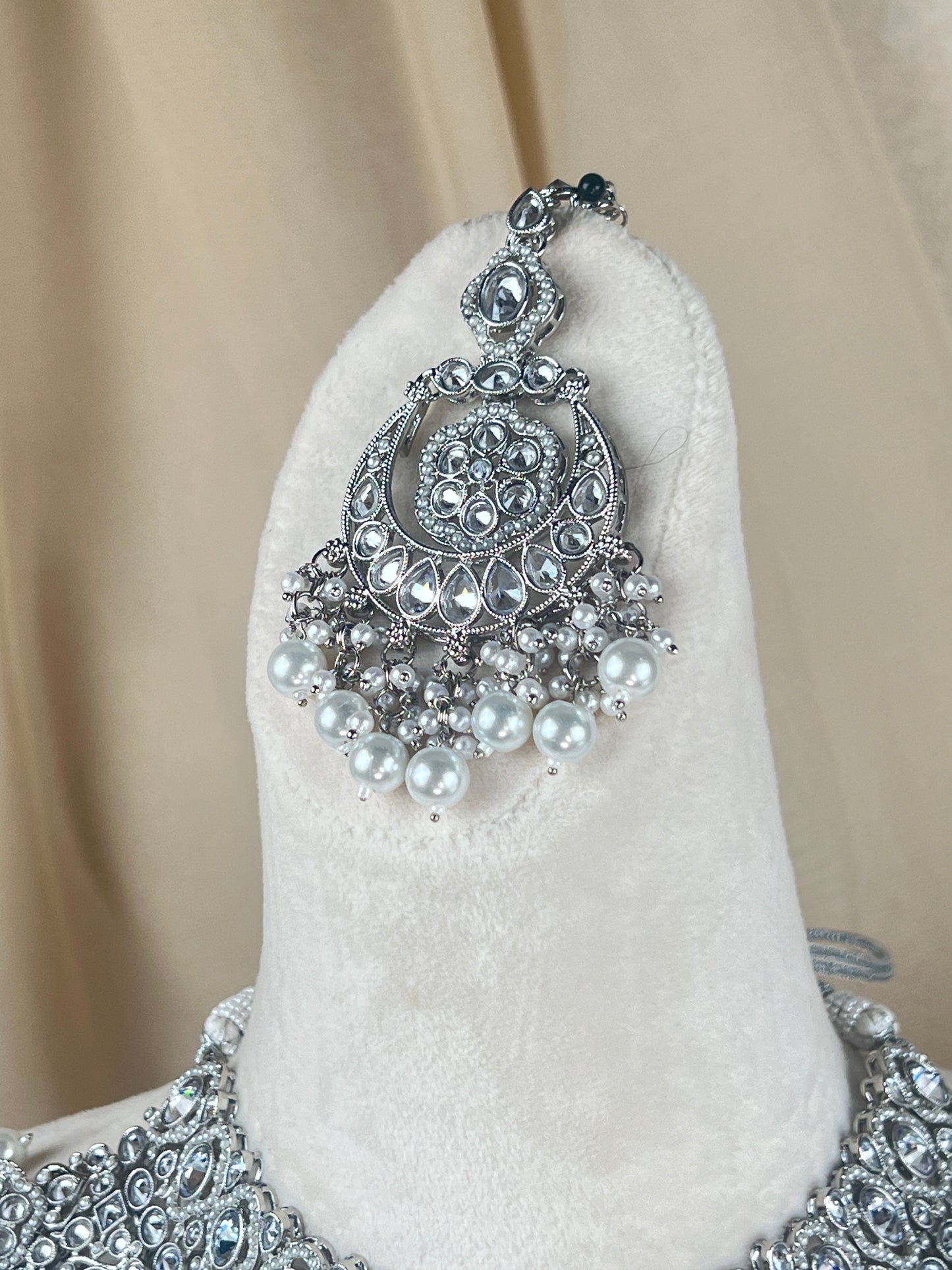 Bib Style Polki Semi Bridal Choker Set