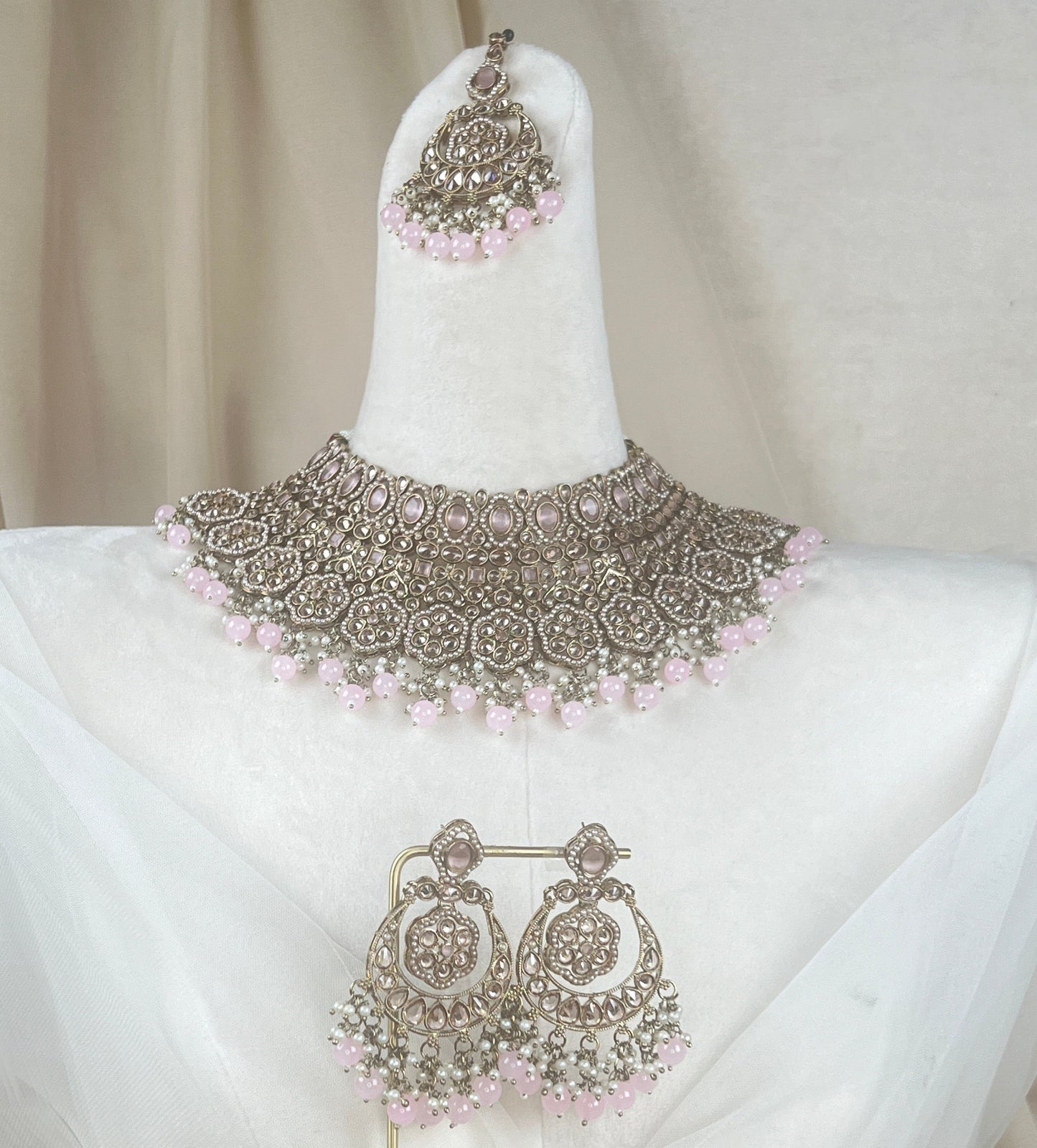 Bib Style Polki Semi Bridal Choker Set