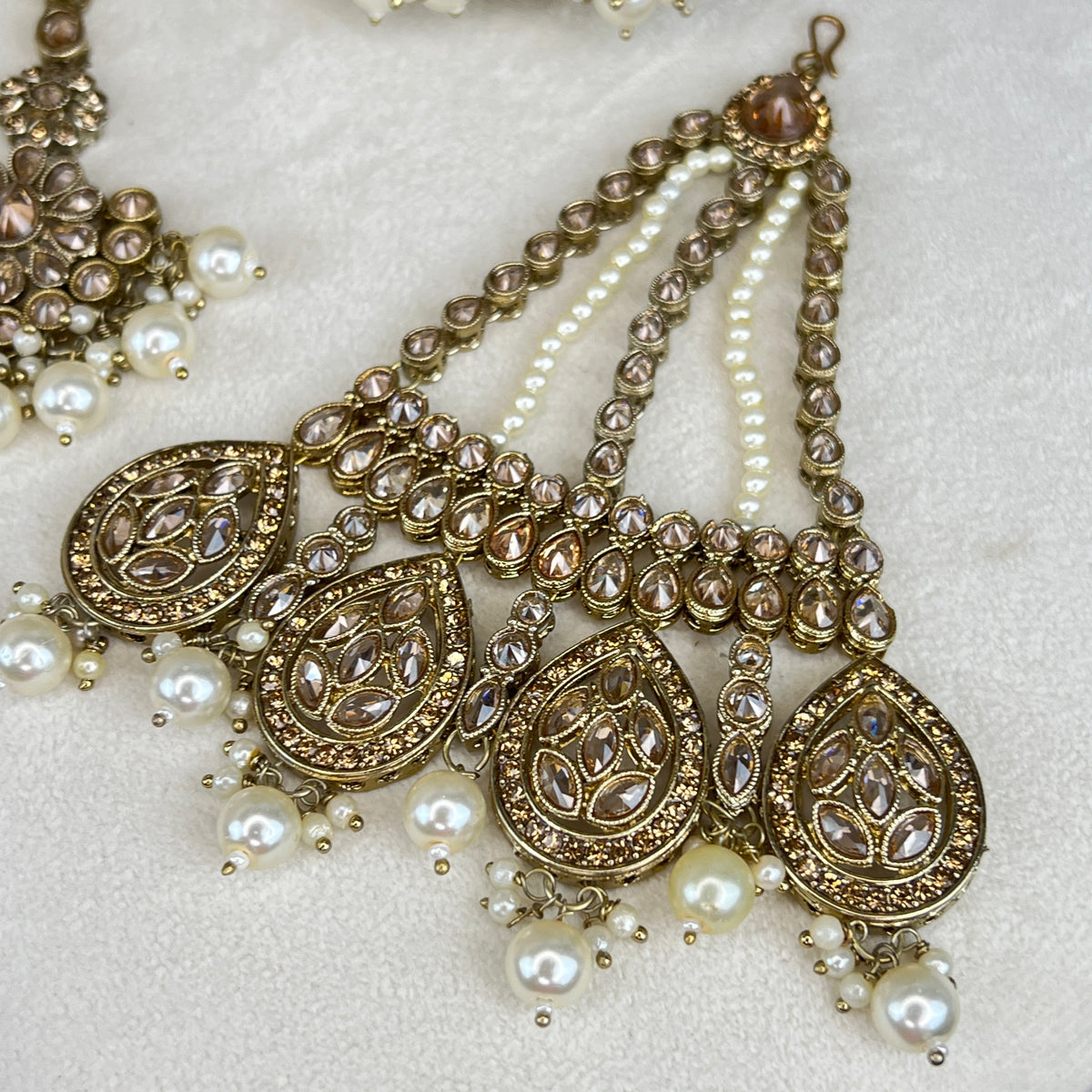 Gold and Pearl Semi Bridal Choker w/jhoomar