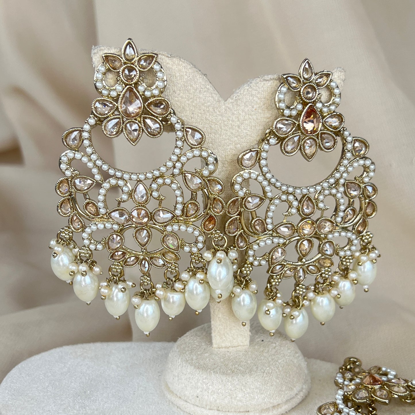Nauratan Oversized Earring and Tikka Set