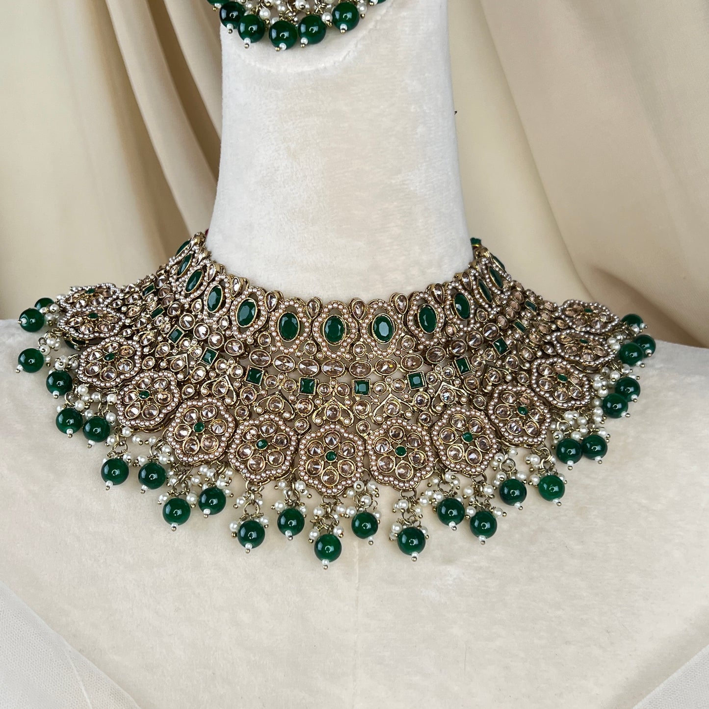 Bib Style Polki Semi Bridal Choker Set