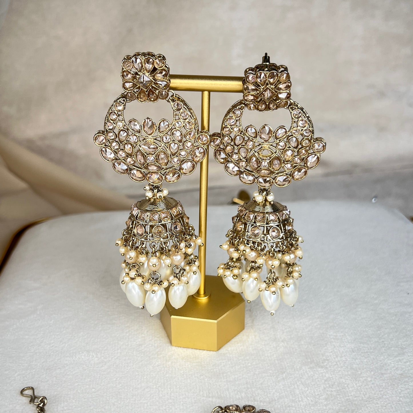 Large Bib Style Semi Bridal Set w/Jhoomar