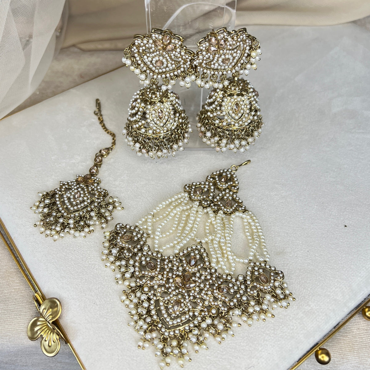 Large Bib/Choker Style Semi Bridal w/Jhoomar