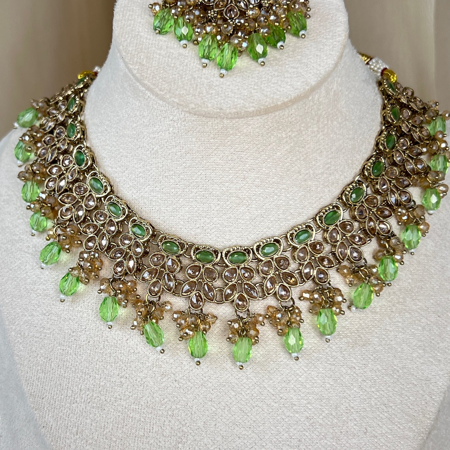 Necklace Set w/Earrings & Tikka