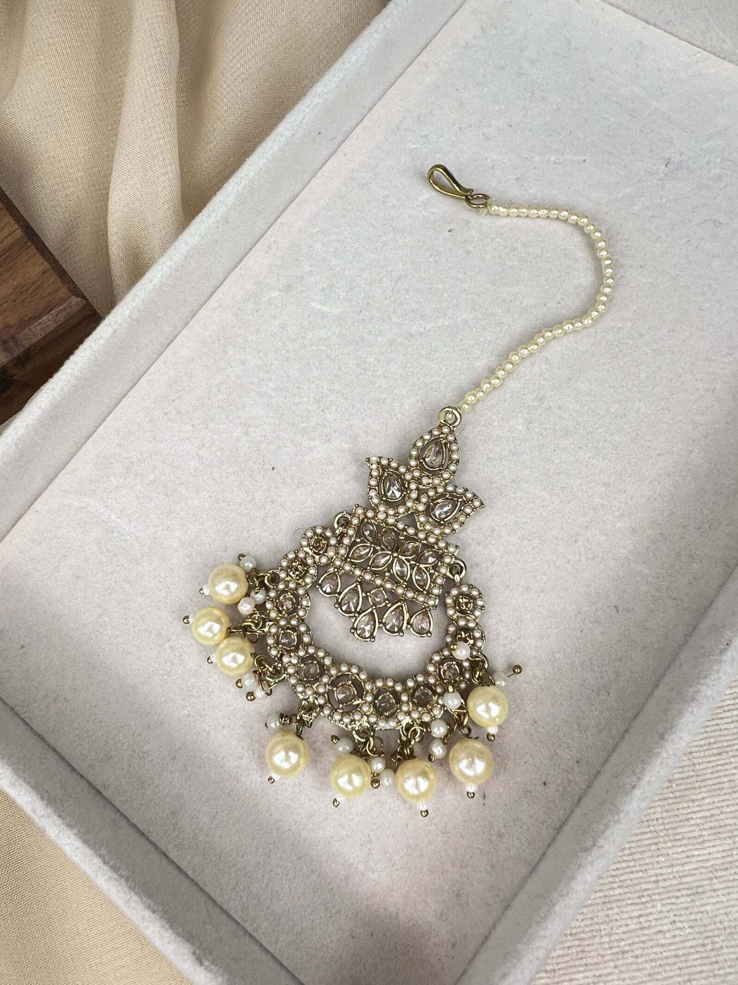 Nauratan Polki Style Bib Necklace Set