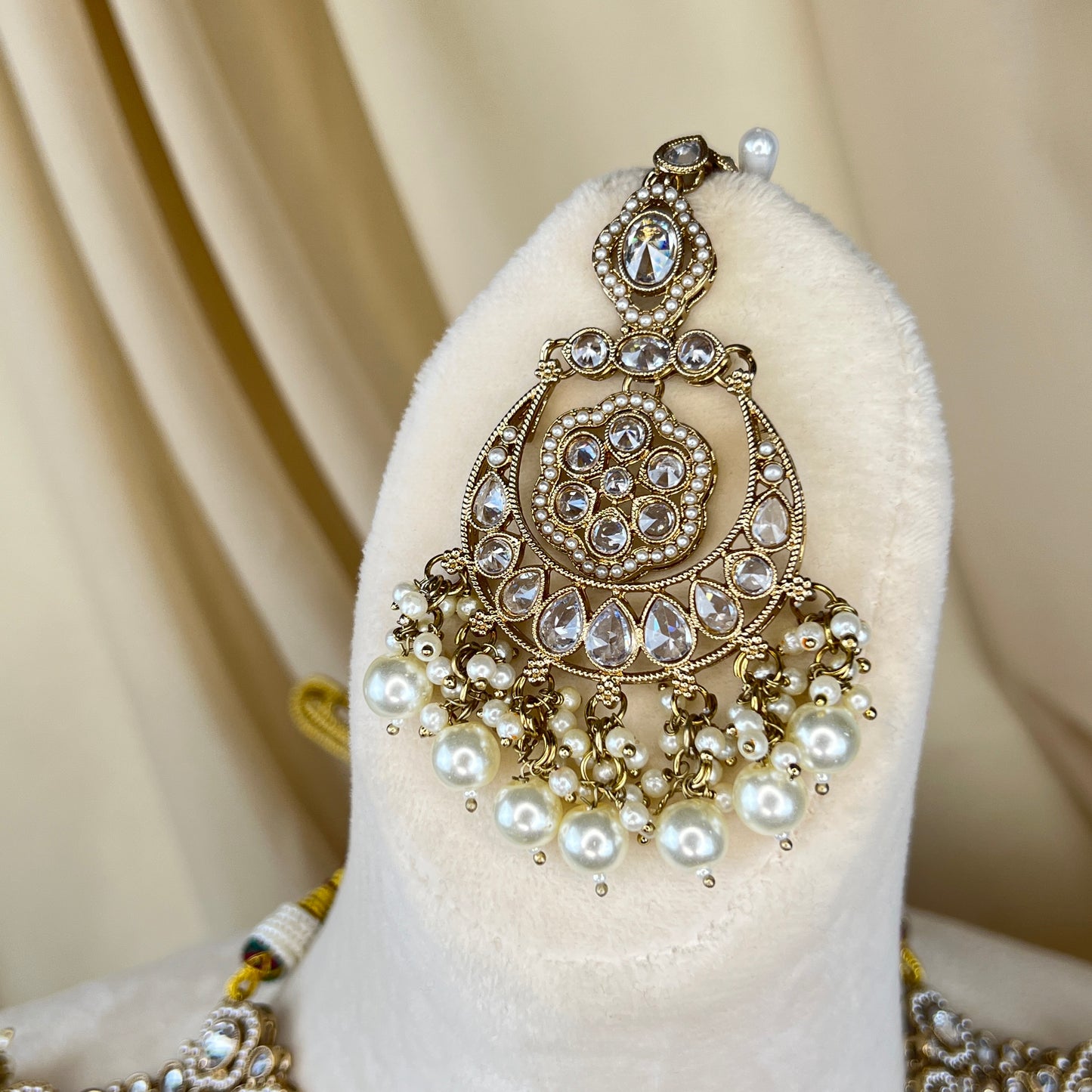 Bib Style Polki Semi Bridal Choker Set