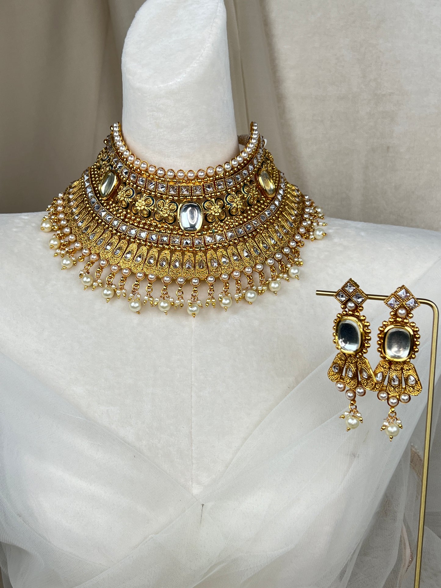 Semi Bridal Choker Set