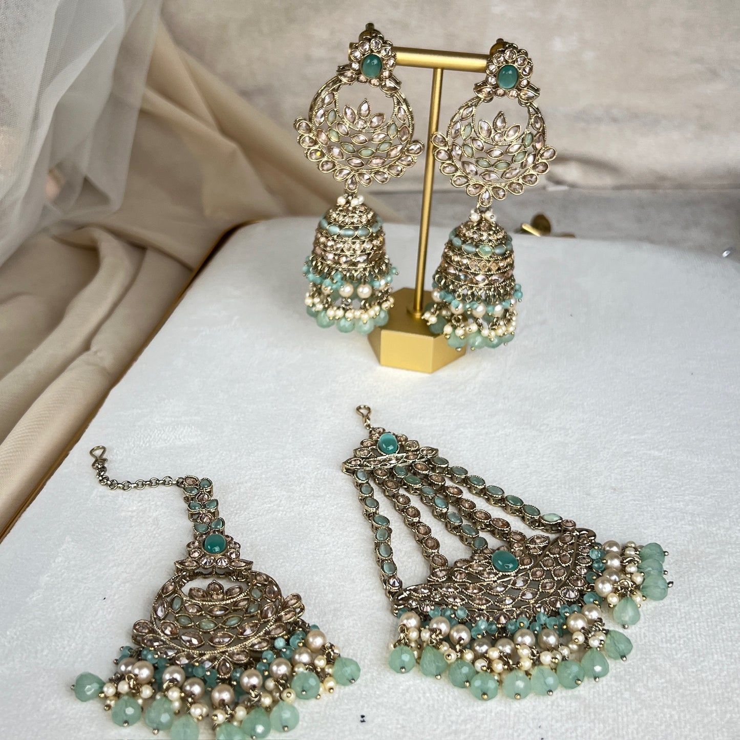 Large Bib Style Semi Bridal Set w/Jhoomar