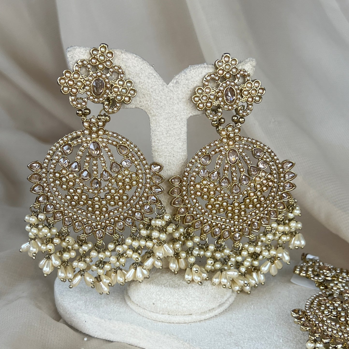 Nauratan Oversized Earring & Tikka Set