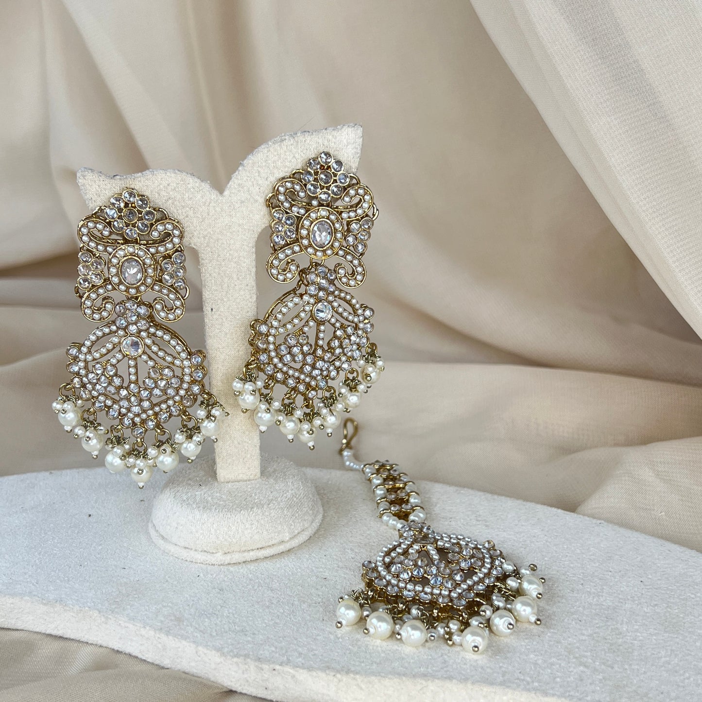 Nauratan Earring & Tikka Set