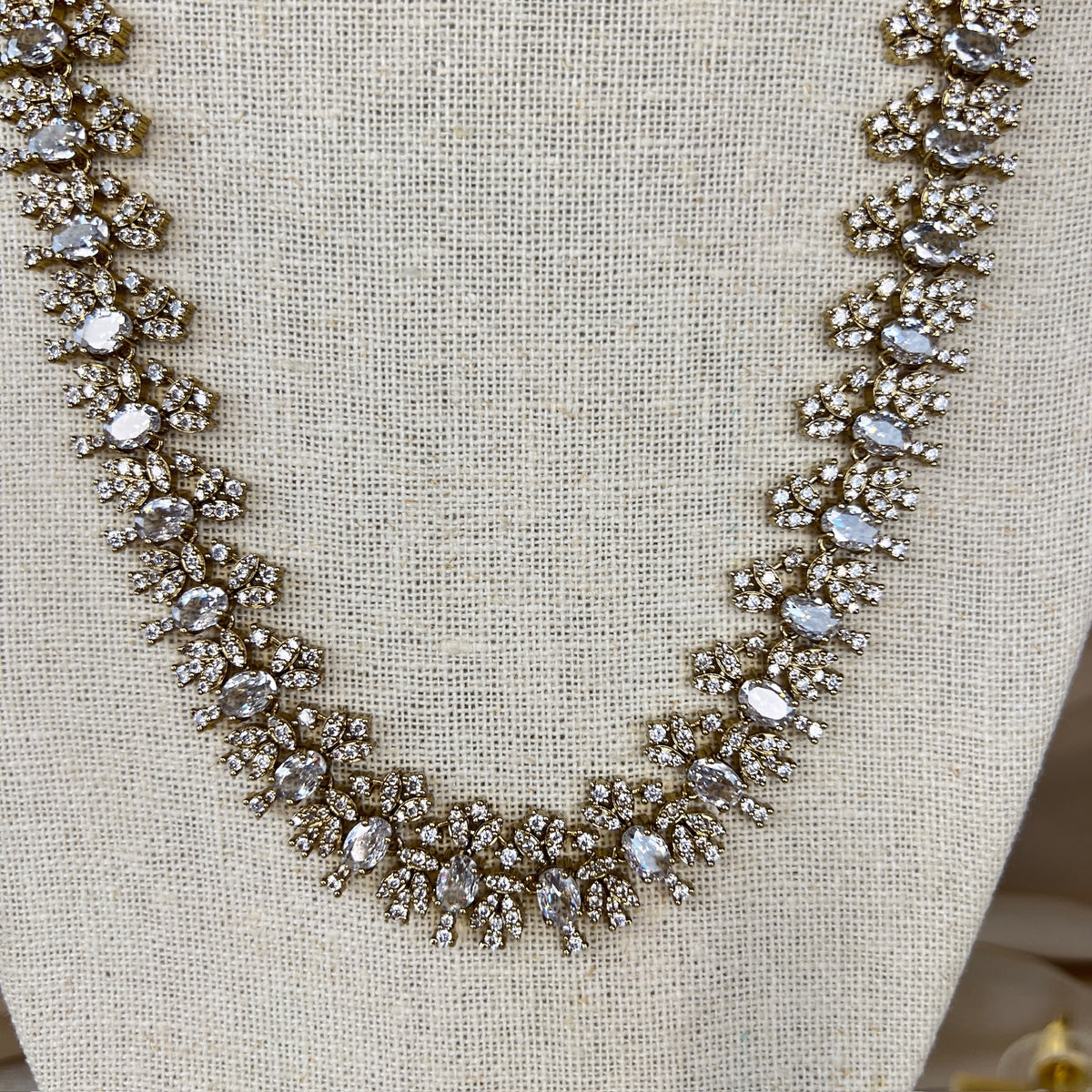 Long American Diamond | AD Haar with earrings