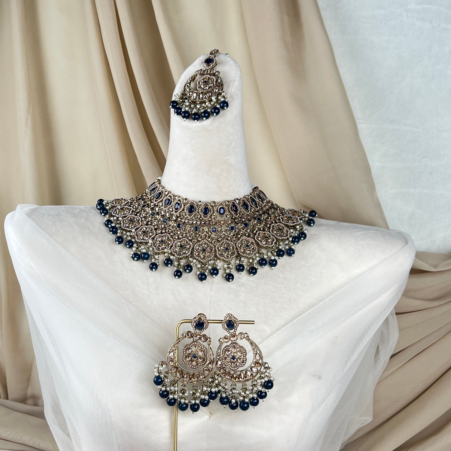 Bib Style Polki Semi Bridal Choker Set
