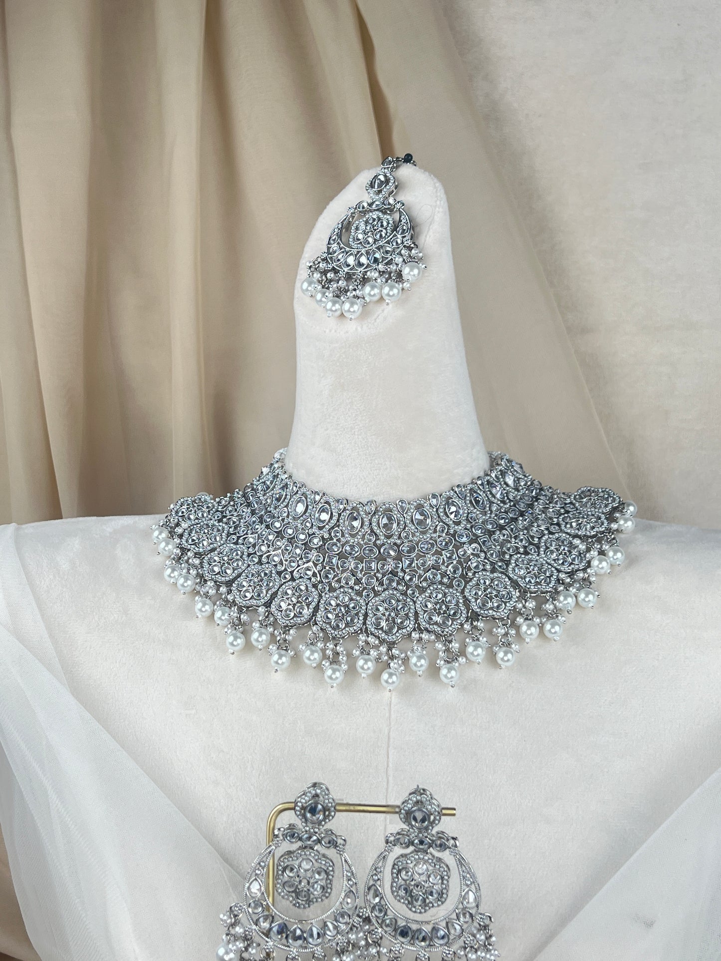 Bib Style Polki Semi Bridal Choker Set