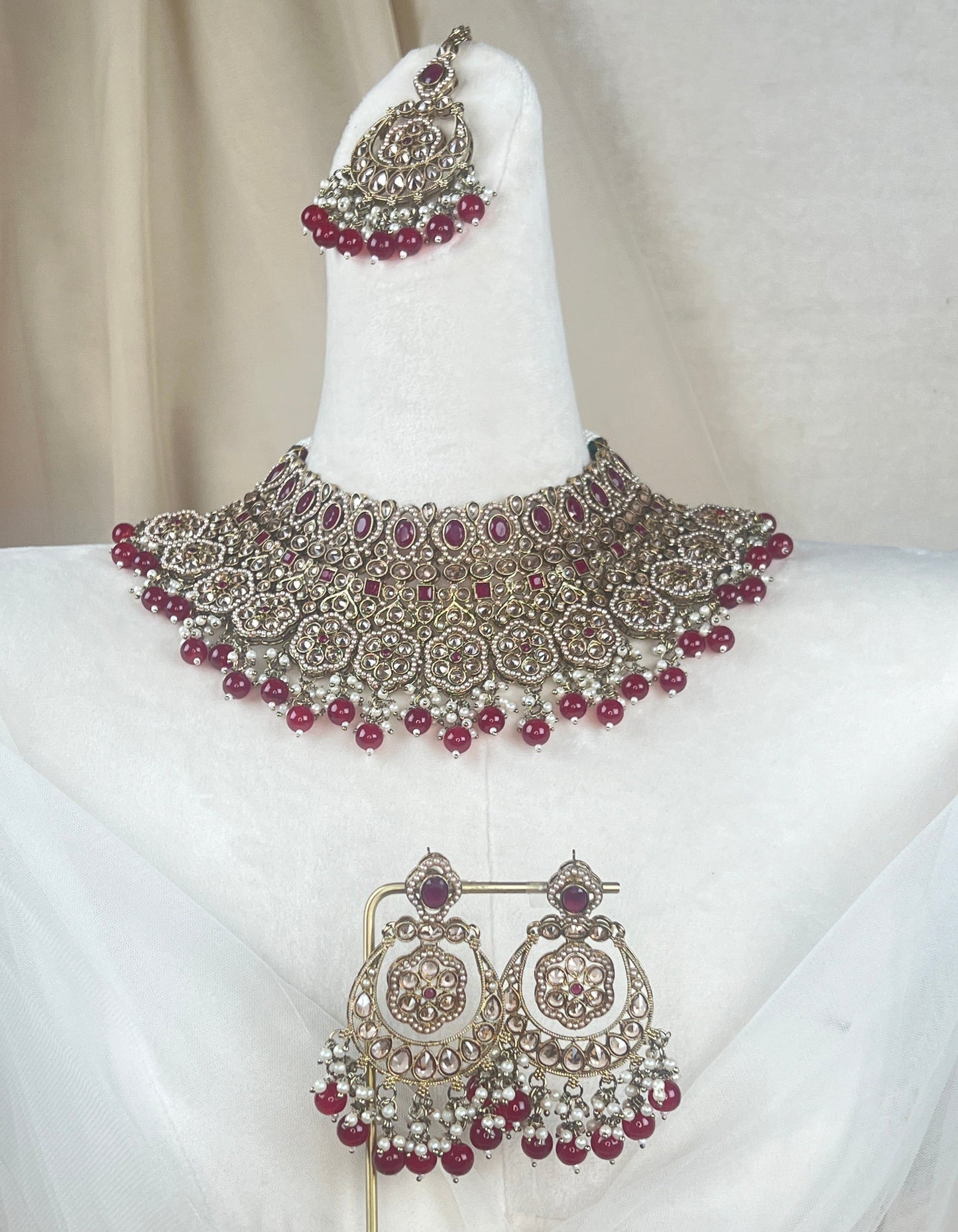 Bib Style Polki Semi Bridal Choker Set