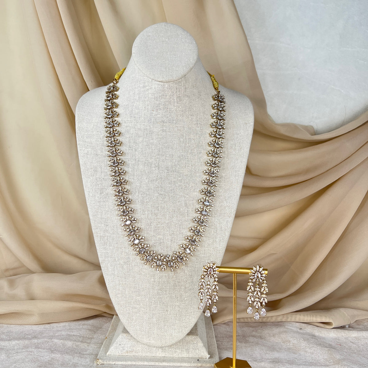Long American Diamond | AD Haar with earrings