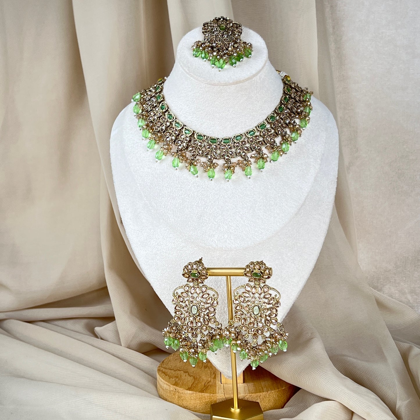 Necklace Set w/Earrings & Tikka