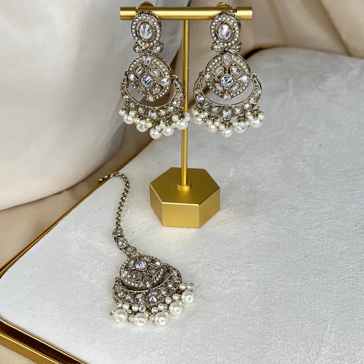 Large Semi Bridal Choker Set