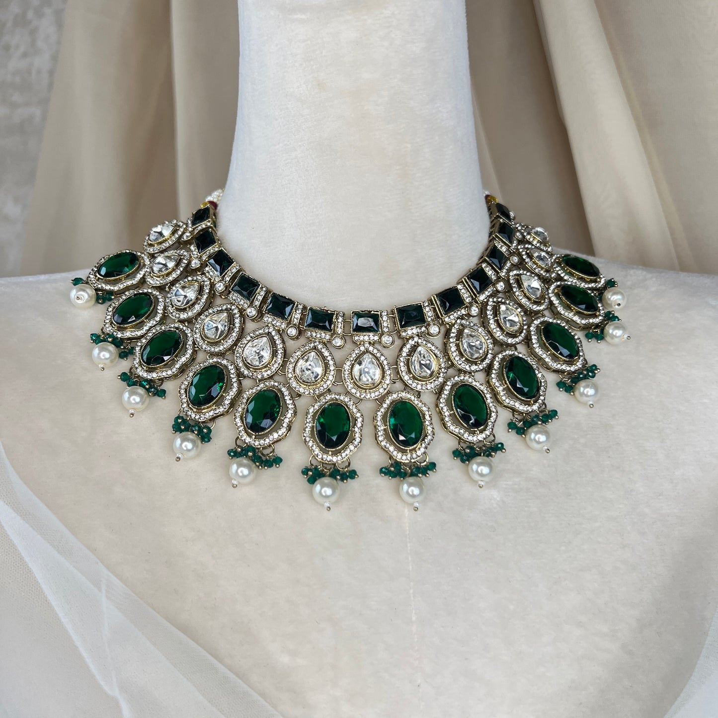 Victorian White Gold Kundan Semi Bridal Set