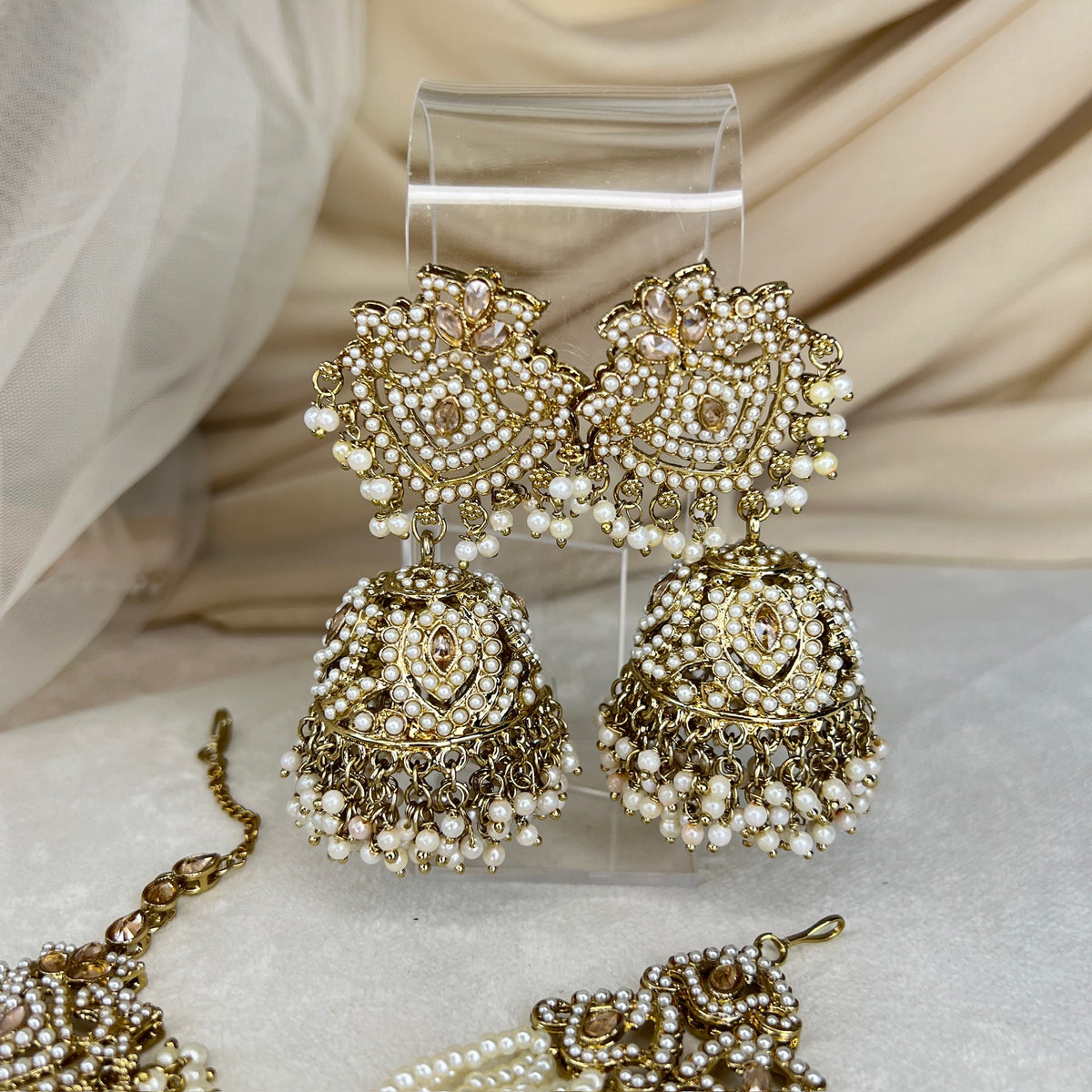 Large Bib/Choker Style Semi Bridal w/Jhoomar