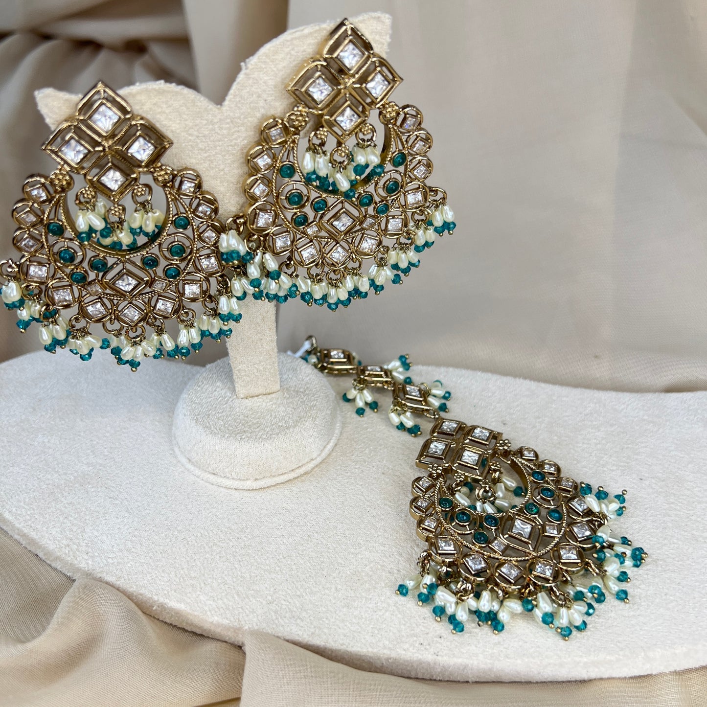 Kundan Oversized Earring and Tikka Set