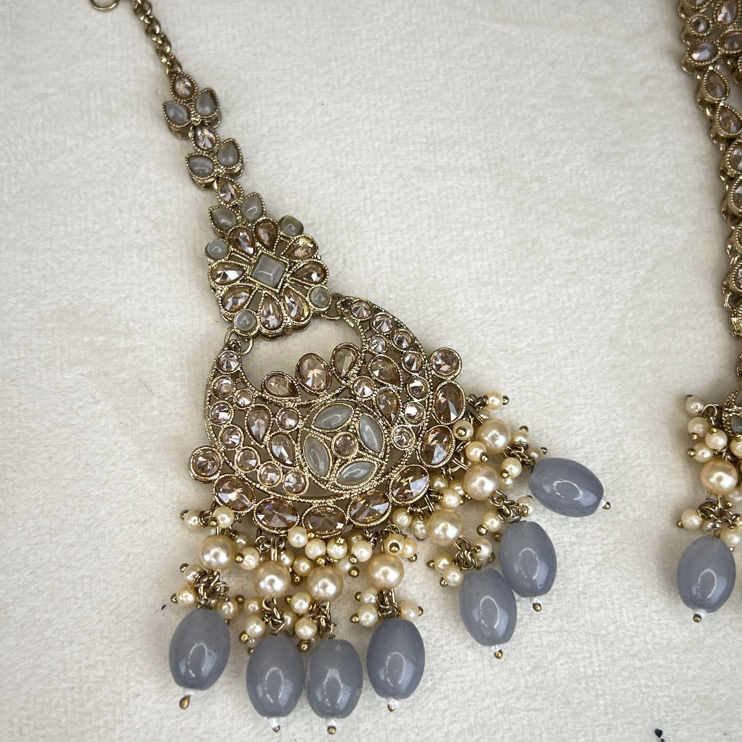Large Bib Style Semi Bridal Set w/Jhoomar