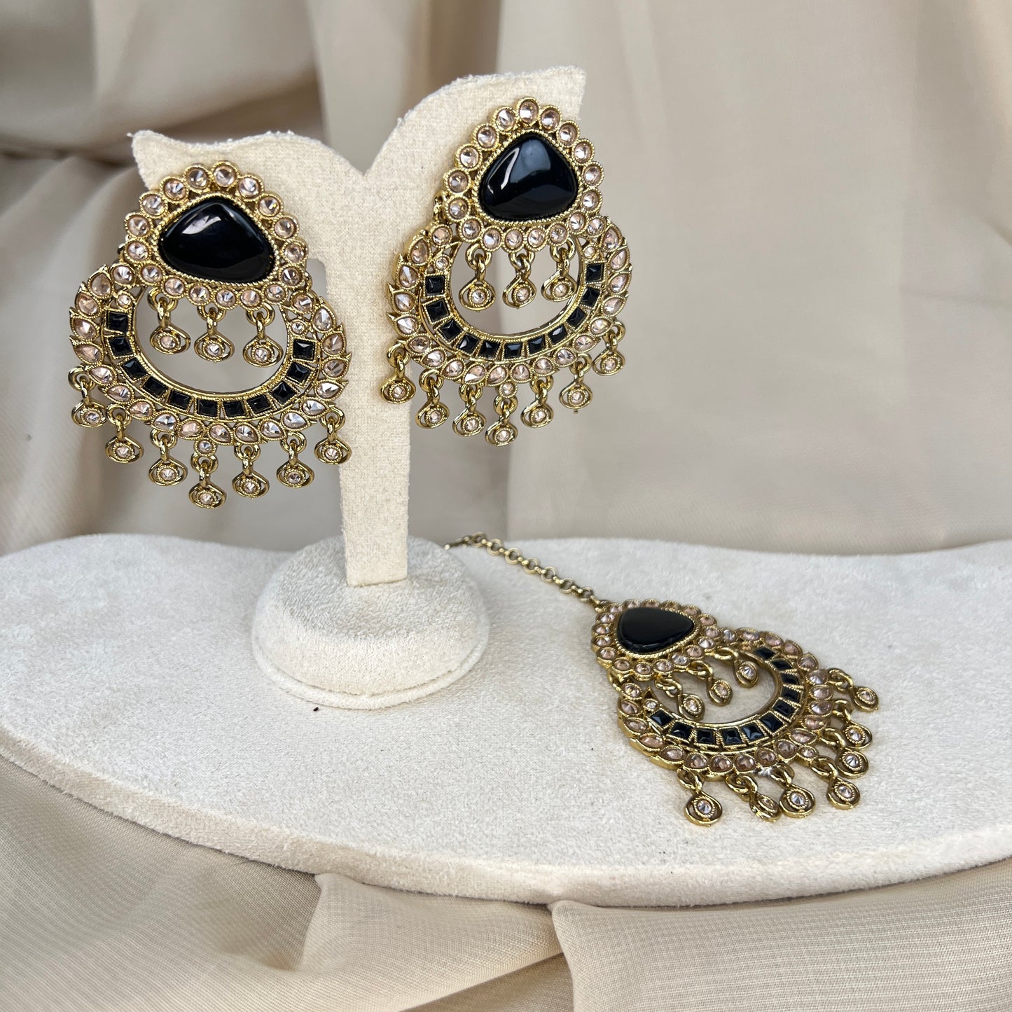 Oversized Earring and Tikka Set