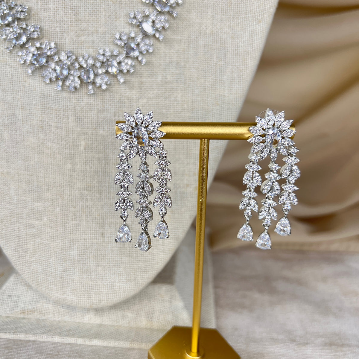 Long American Diamond | AD Haar with earrings