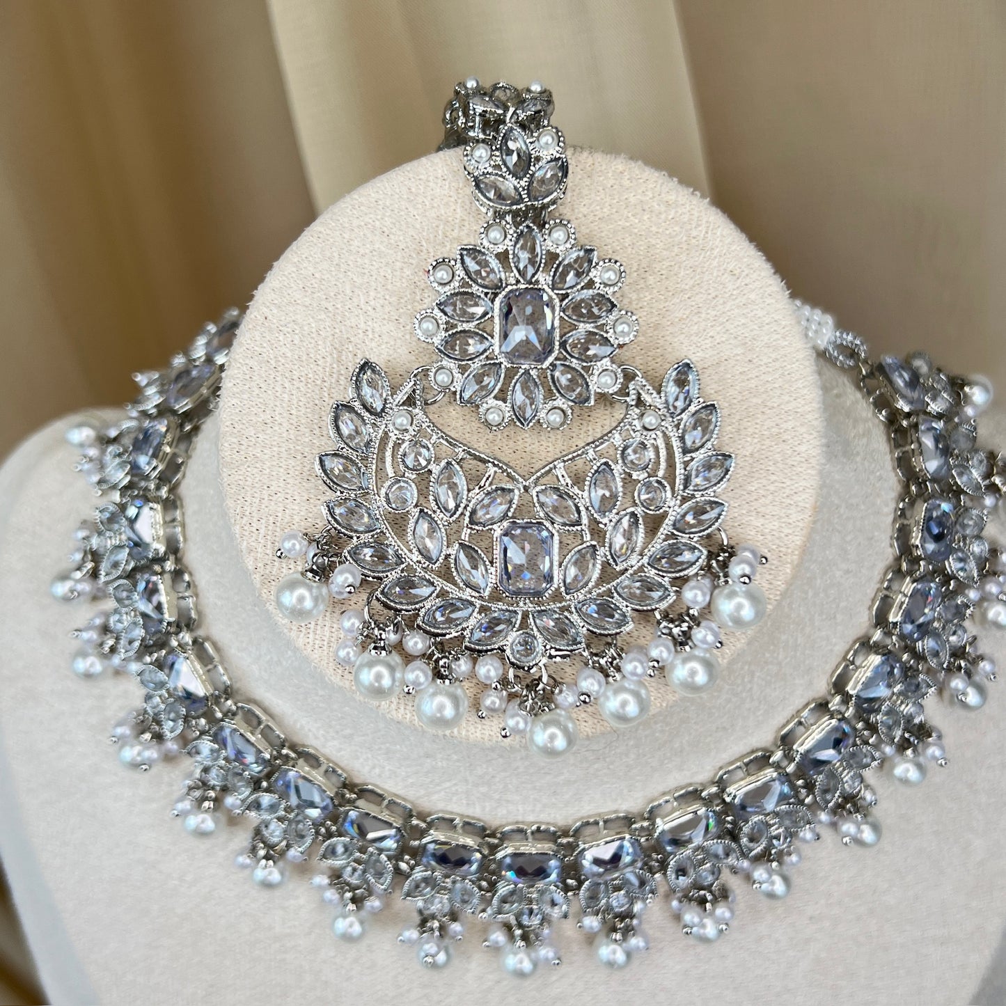 Silver Necklace Set w/Earrings & Tikka