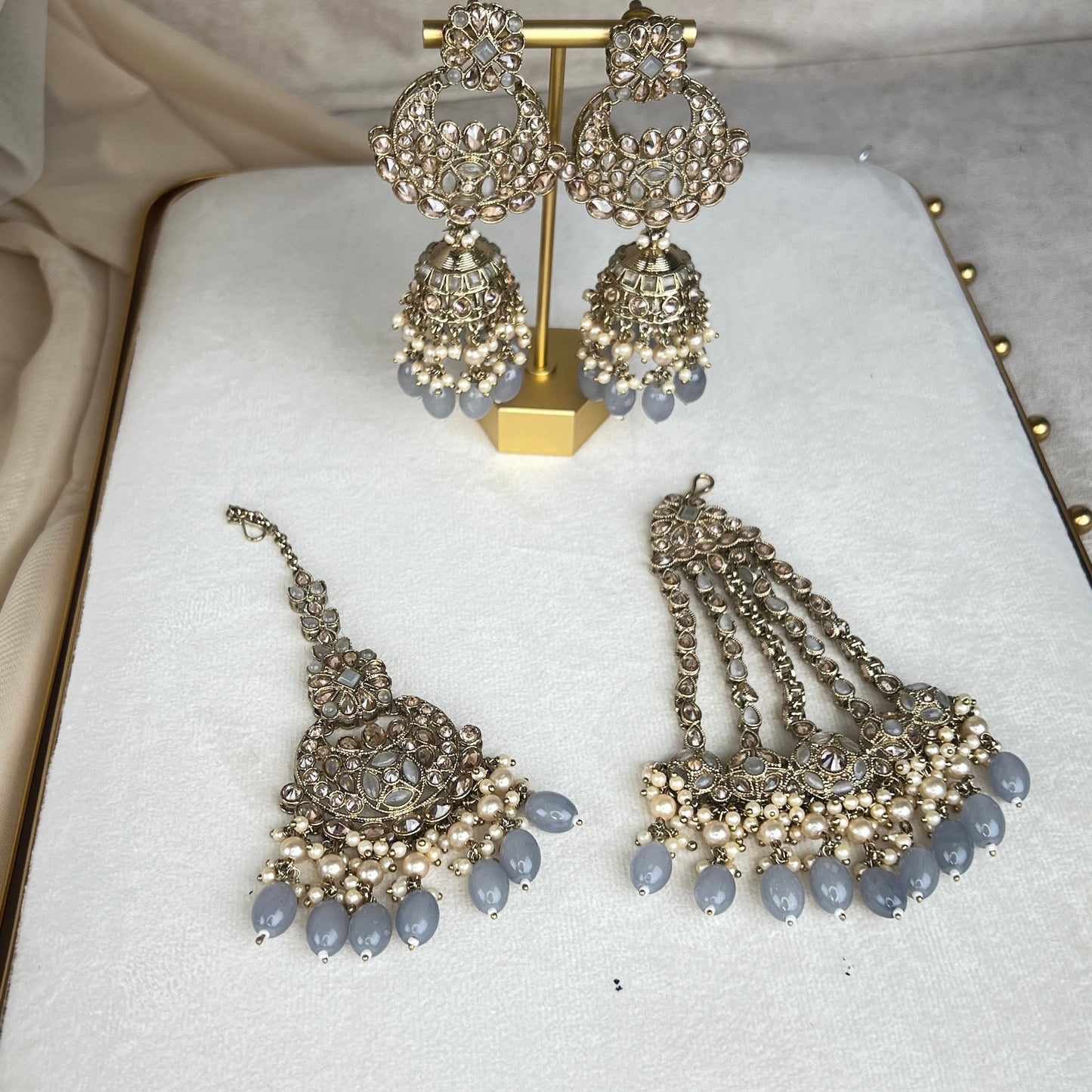 Large Bib Style Semi Bridal Set w/Jhoomar