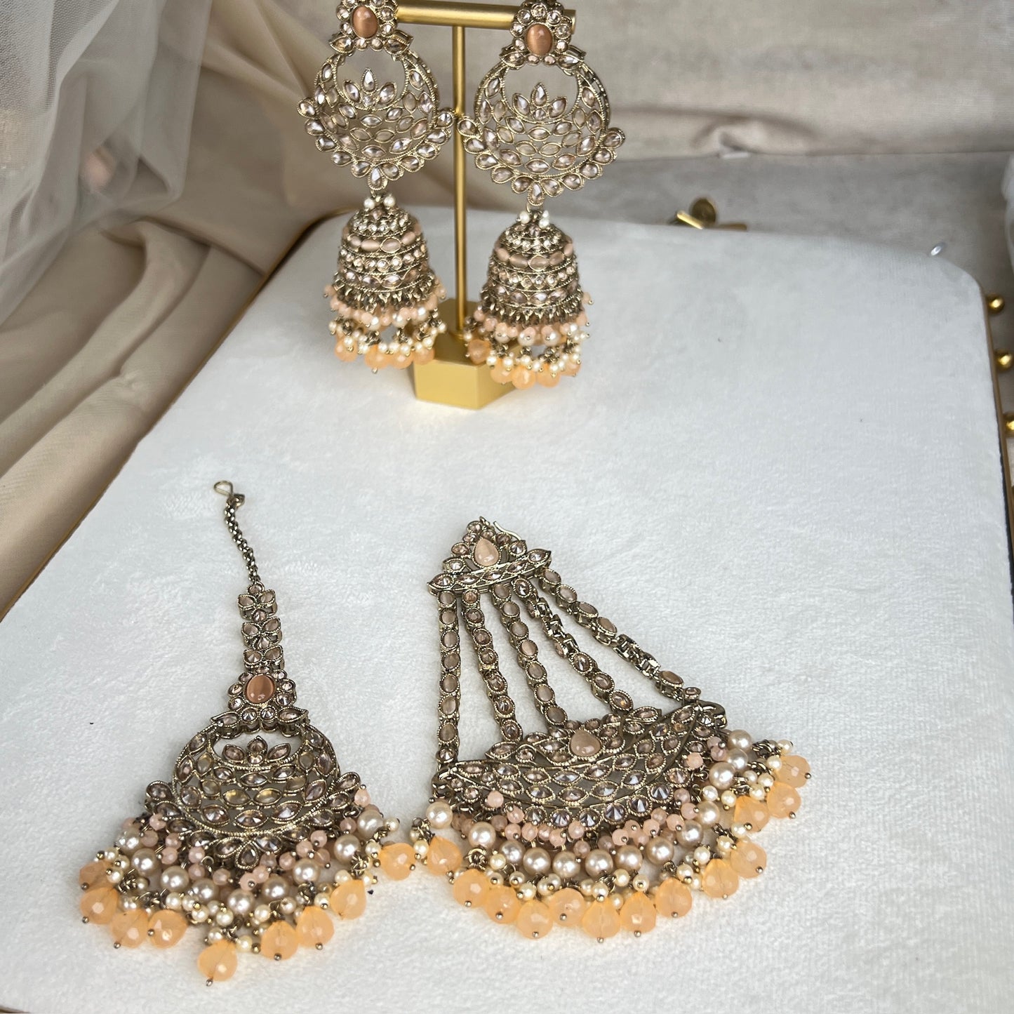 Large Bib Style Semi Bridal Set w/Jhoomar