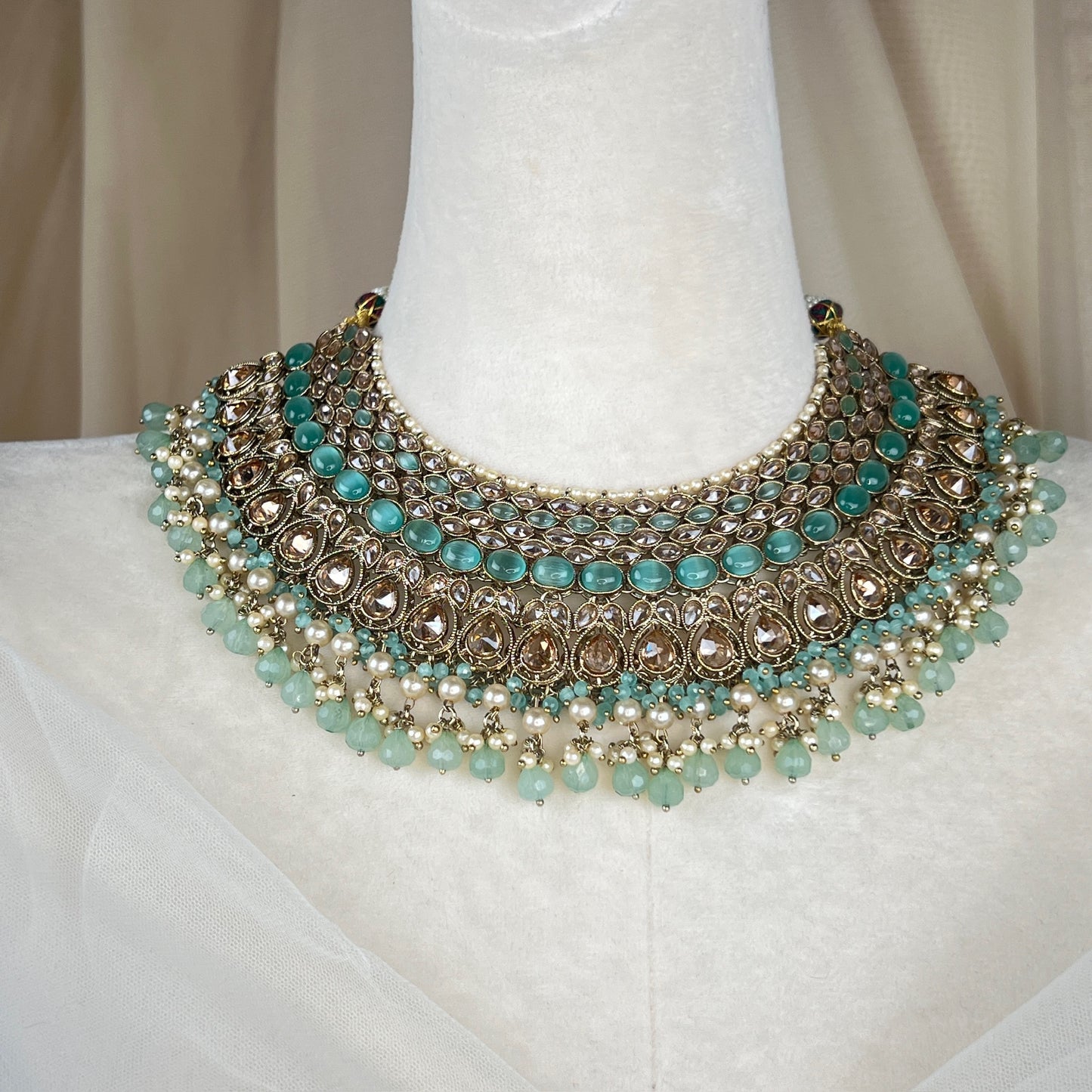 Large Bib Style Semi Bridal Set w/Jhoomar