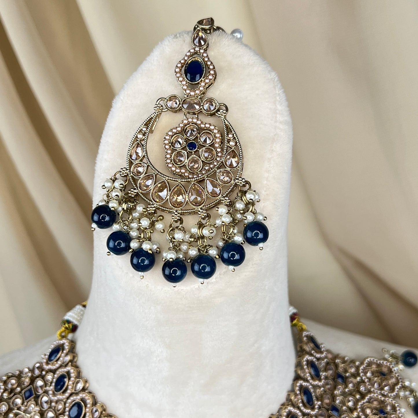Bib Style Polki Semi Bridal Choker Set