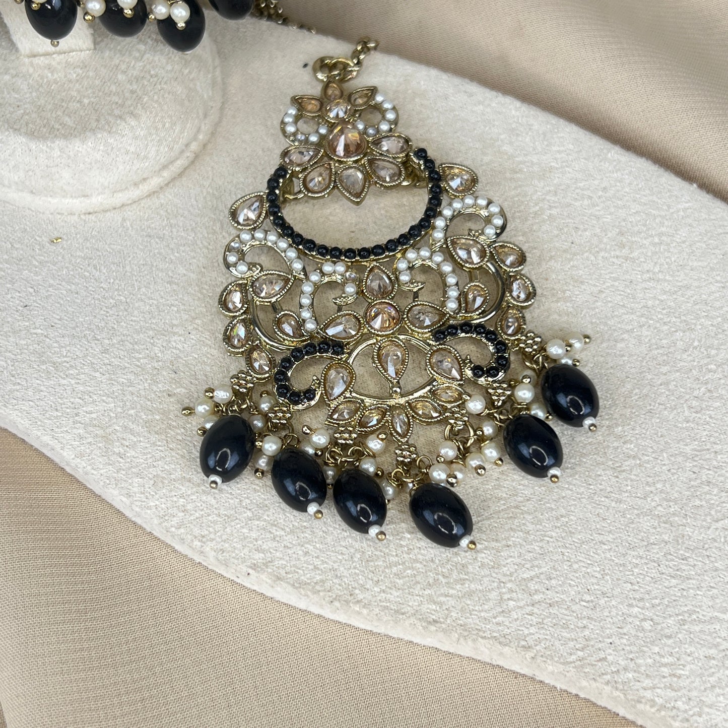Nauratan Oversized Earring and Tikka Set