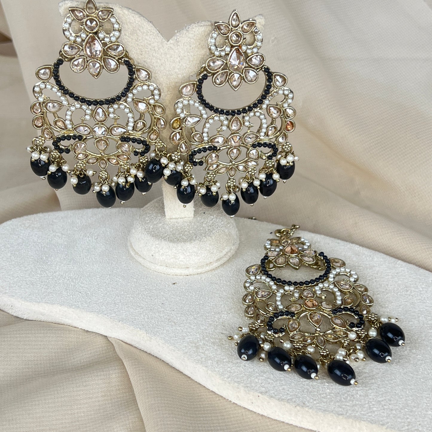 Nauratan Oversized Earring and Tikka Set
