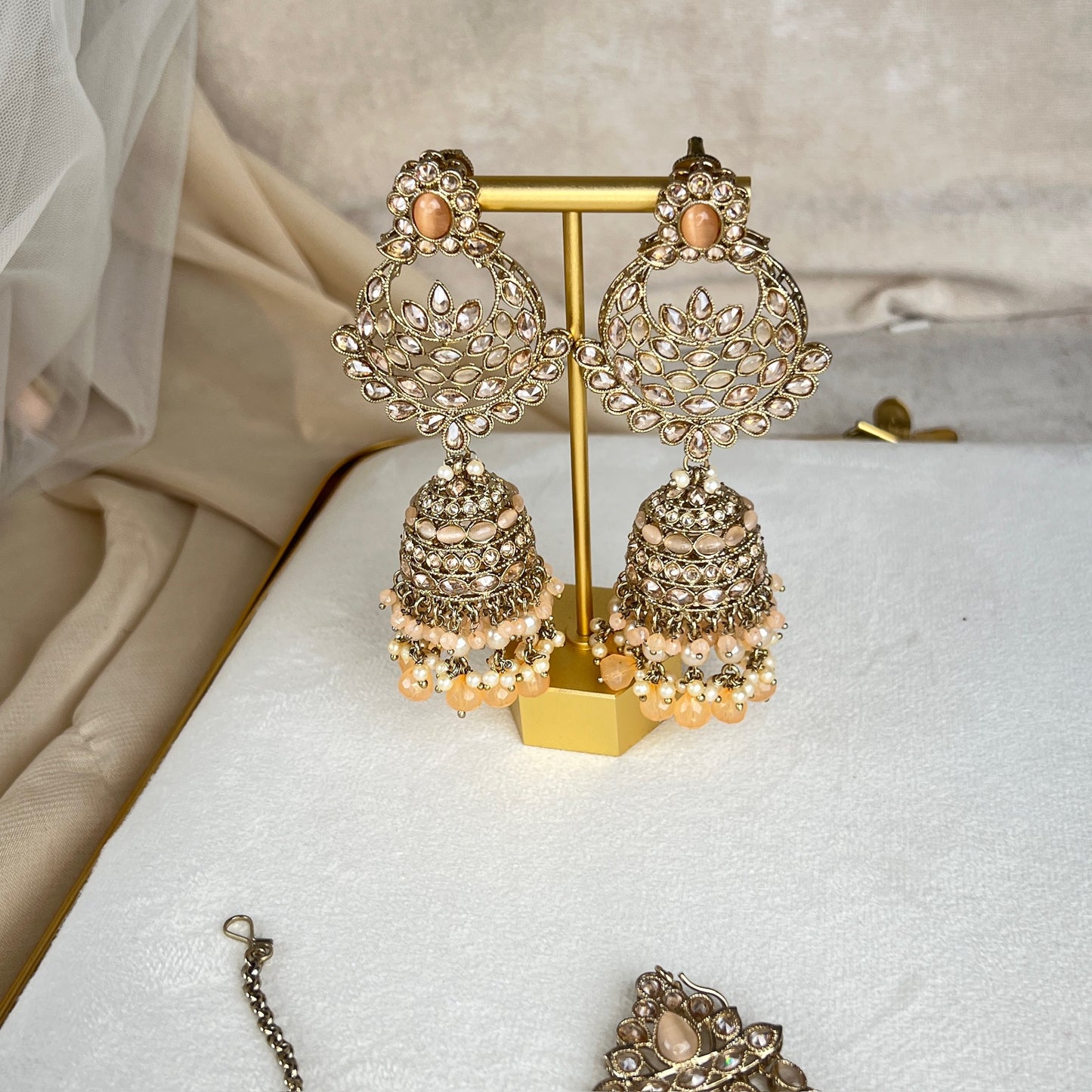 Large Bib Style Semi Bridal Set w/Jhoomar