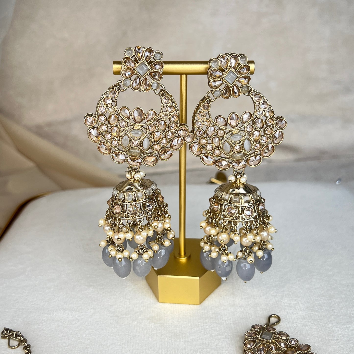 Large Bib Style Semi Bridal Set w/Jhoomar