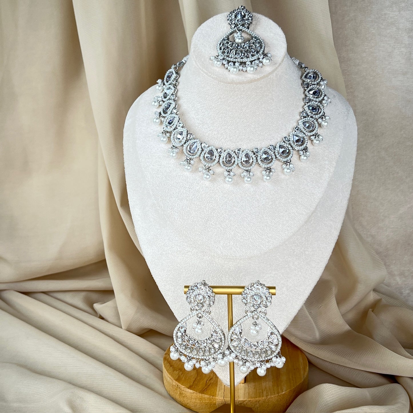 Silver Necklace Set w/Earrings & Tikka